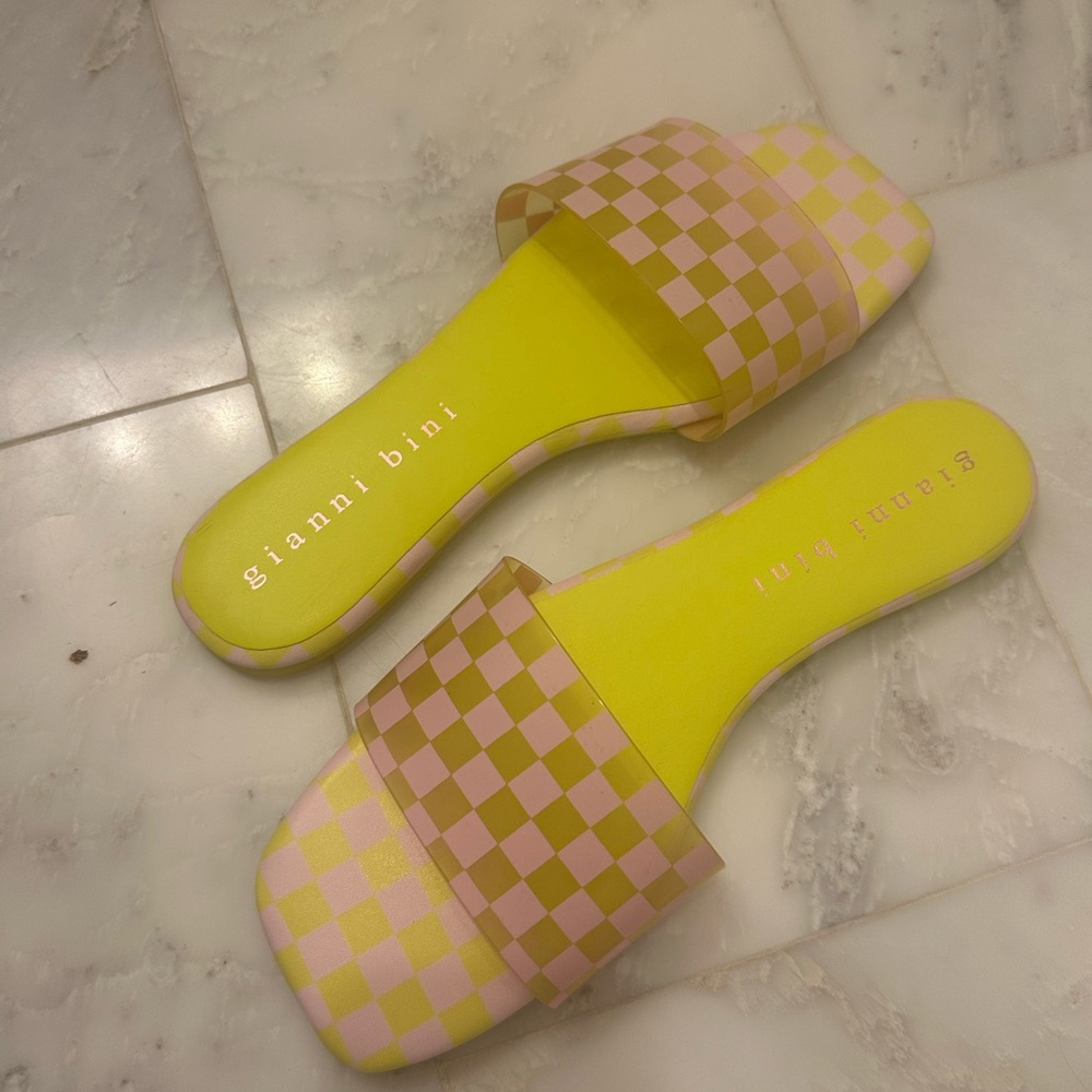 Gianni Bini sandals
